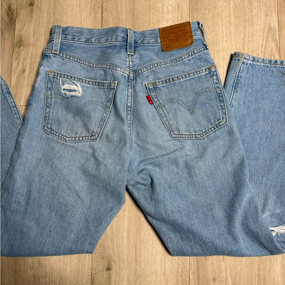 Levi's 501® Ankle Distressed Jeans - Picture 4 of 7